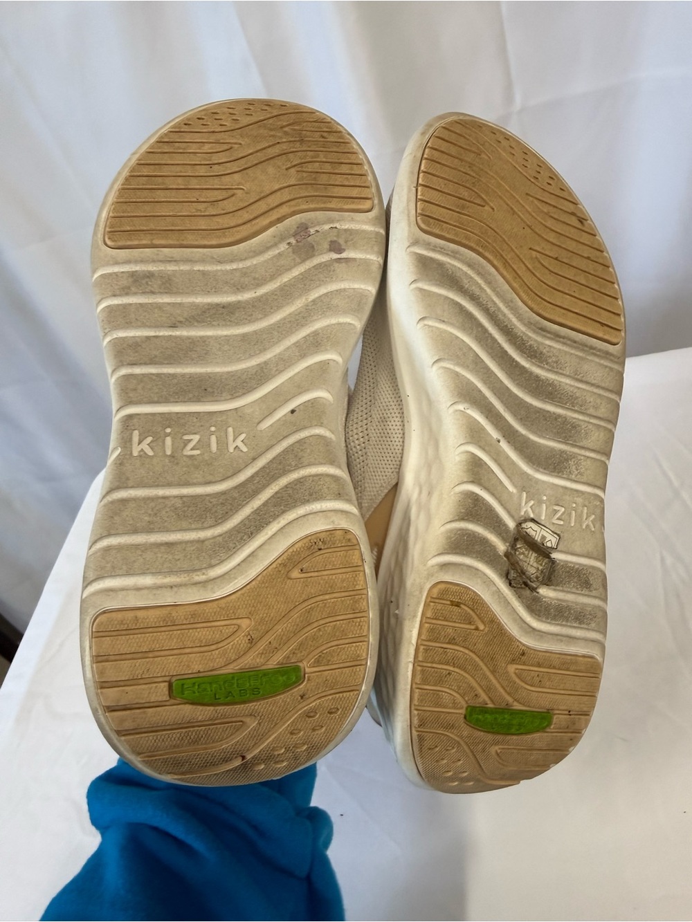 Kizik Womens 8 Athens hands-free cream sneaker slip on no laces. Needs cleaning - Picture 4 of 4